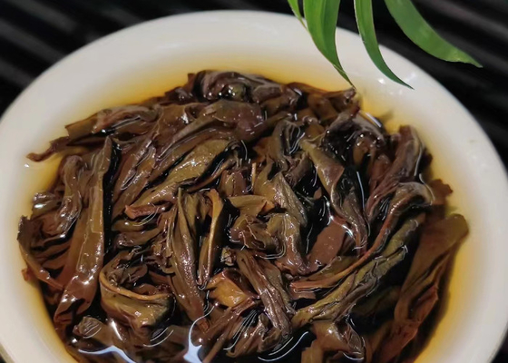 Heißer oder kalter Oolong-Tee mit Blütenaroma für die Zubereitung von Suggestionen