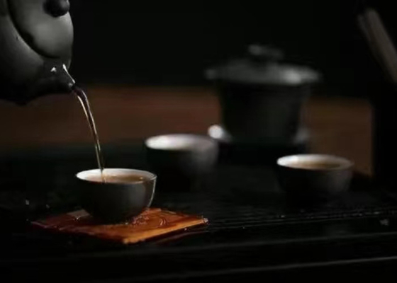 Heißer oder kalter Oolong-Tee mit Blütenaroma für die Zubereitung von Suggestionen