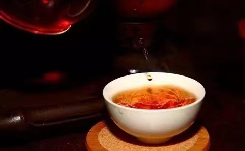 Schwarzer Tee von Shan Xiaochong 80g, Konserven aus Geschenkkästchen, Tee von Wuyi Shan Xiaochong, Lianyun Teefabrik, Großhandel