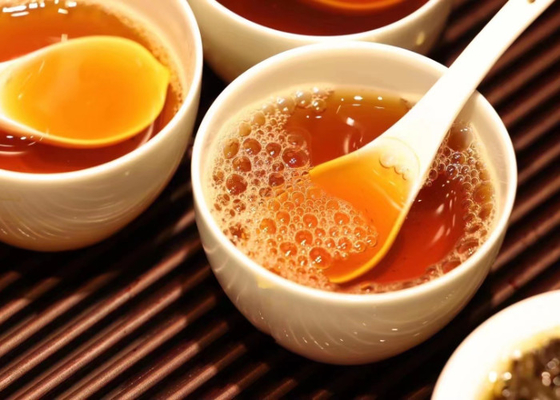 Oolong-Tee, der fetthaltige Blütengeschmack zersetzt