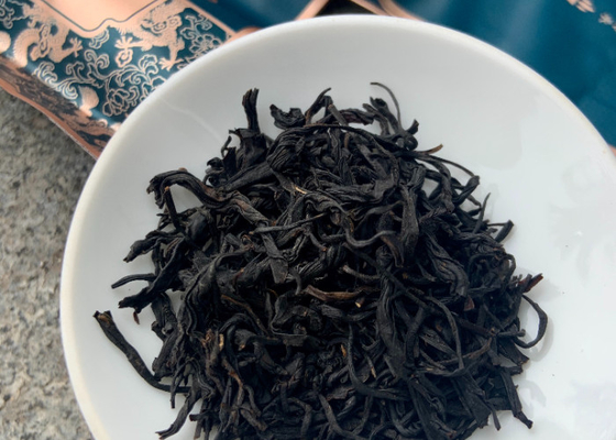 Hochtemperaturgebackener Souchong Schwarzer Tee Silber Junmei Ein oder zwei Knospen