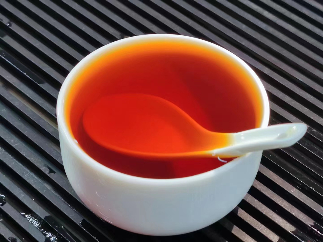 Schwarzer Tee von Shan Xiaochong 80g, Konserven aus Geschenkkästchen, Tee von Wuyi Shan Xiaochong, Lianyun Teefabrik, Großhandel