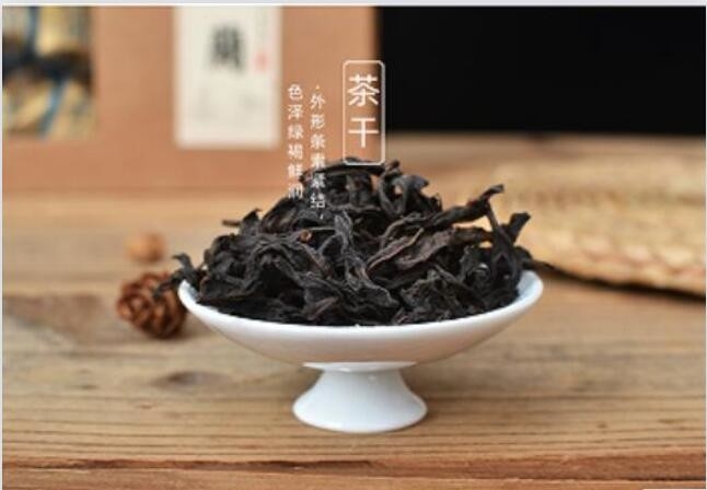 2022 Neuer Teekopf Frühling Wuyi Berg schwarzer Tee Zhengshan kleine Blüten fruchtigen Hochgebirg Wildtee Tongmu Guan SAN t